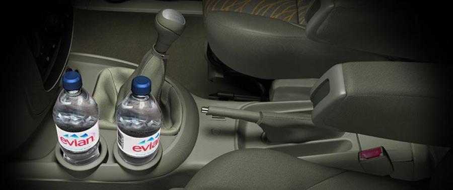 Детали интерьера Mahindra Quanto 2012 года  (фото 21 из 25)
